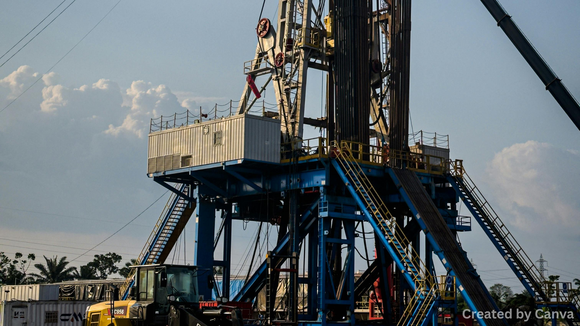 US Oil Prices Drop to 5-Week Low Amid Strait of Hormuz Developments